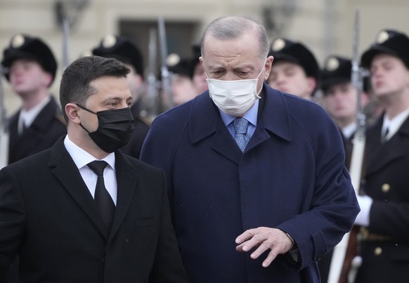 Ukrainian President Volodymyr Zelenskyy, left, and Turkey&#039;s President Recep Tayyip Erdogan review the honour guard during a welcome ceremony ahead of their meeting in Kyiv, Ukraine, Thursday, Feb ...