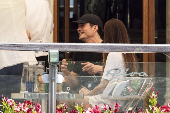Orlando Bloom Having Breakfast At Gritti Hotel - Venice Orlando Bloom has breakfast with some friends at Gritti Hotel at ahead of the wedding of Jeff Bezos and Lauren Sanchez on June 27, 2025 in Venic ...