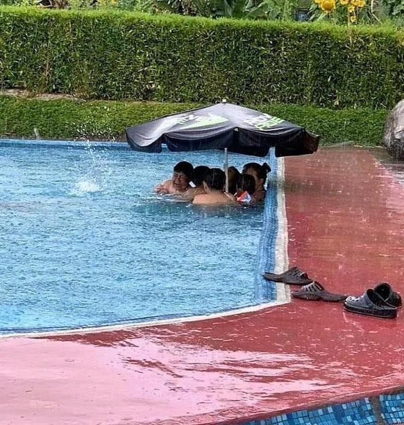 Pool tourists fail