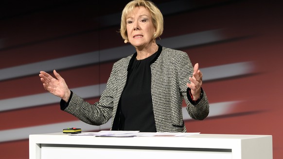 Verwaltungsratspraesidentin Monika Ribar, spricht waehrend der Bilanzmedienkonferenz der SBB, am Dienstag, 20. Maerz 2018 in Bern. (KEYSTONE/Anthony Anex)