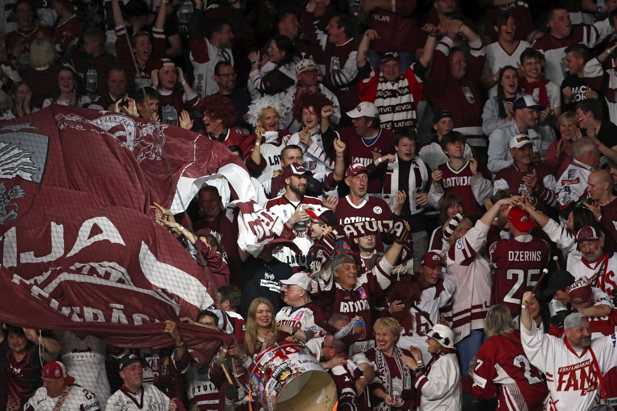epa10648696 Latvia's supporters cheer during the preliminary round group B match between Switzerland and Latvia at the IIHF Ice Hockey World Championship 2023 in Riga, Latvia, 23 May 2023. EPA/TO ...