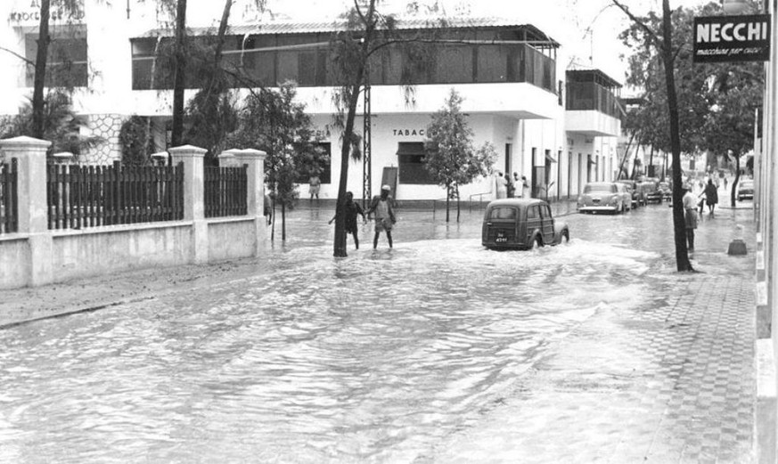 Überschwemmte Strasse beim legendären Hotel Croce Del Sud (1960er-Jahre).