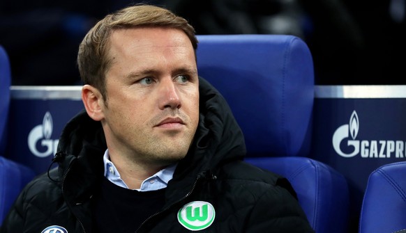 epa06295509 Wolfsburg&#039;s sports director Olaf Rebbe during the German Bundesliga soccer match between FC Schalke 04 and VfL Wolfsburg in Gelsenkirchen, Germany, 28 October 2017. The match ended 1- ...