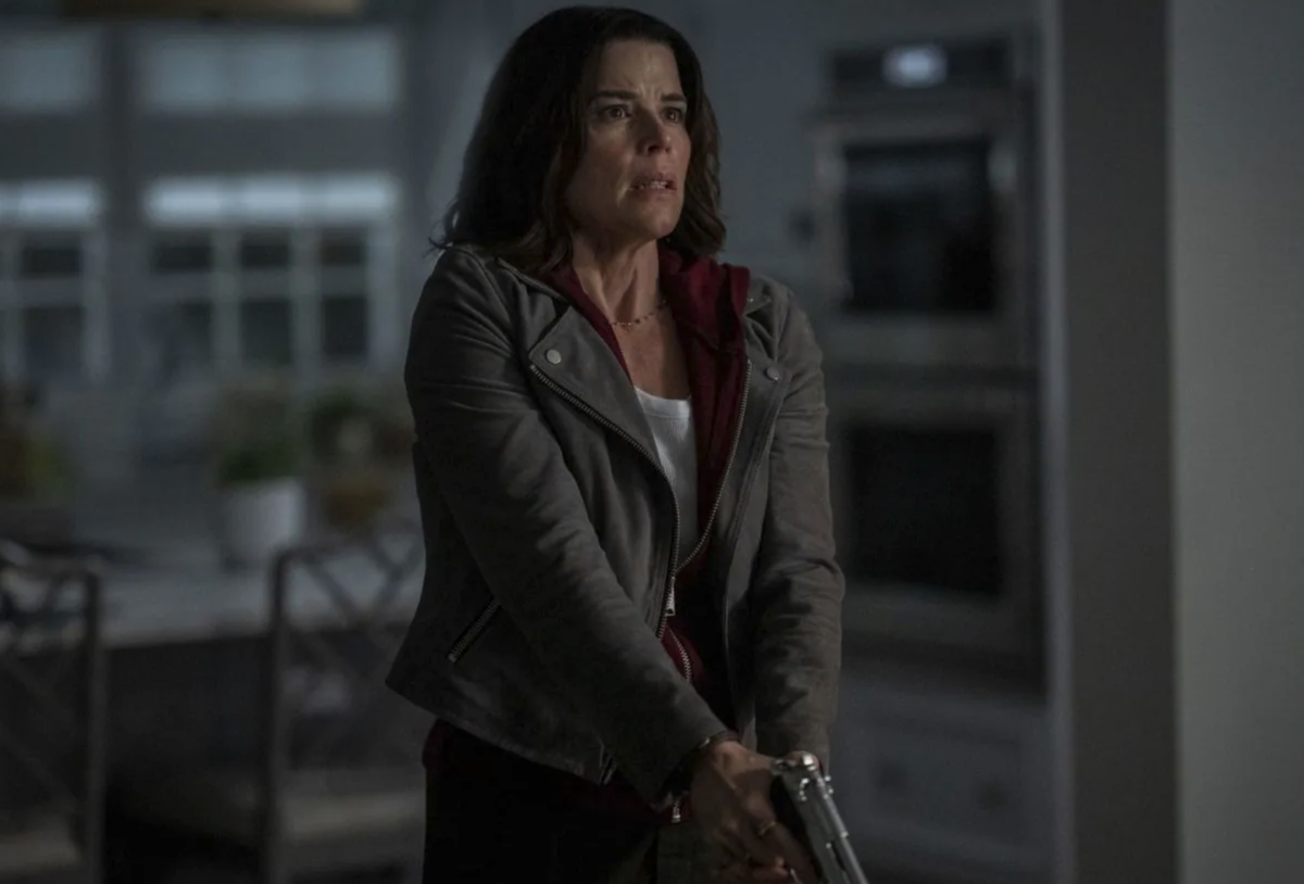 Neve Campbell avait 23 ans dans le premier Scream, elle aujourd'hui 52 ans et n'a plus peur de rien.