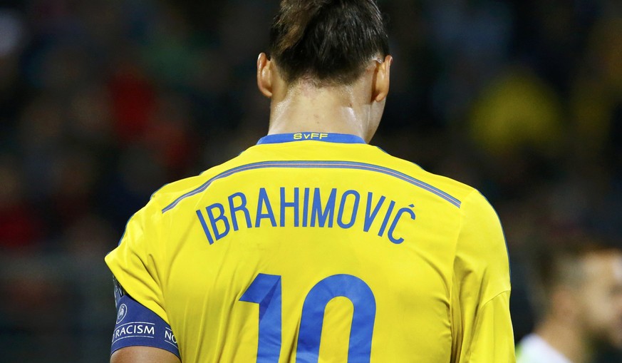 Sweden&#039;s Zlatan Ibrahimovic walks during their Euro 2016 group G qualification soccer match against Liechtenstein in the Rheinpark stadium in Vaduz, Liechtenstein October 9, 2015. REUTERS/Ruben S ...