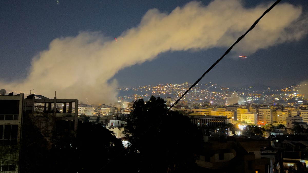 Smoke rise from Israeli airstrikes on Dahiyeh in the southern suburb of Beirut, early Monday, March 2, 2026. (AP Photo/Hussein Malla)bbbb new
APTOPIX Lebanon Israel