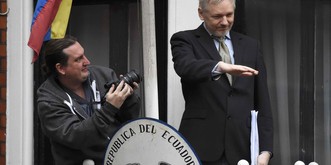 Warum Assanges Botschafts-Asyl in Gefahr ist und er nun mit den Russen flirtet