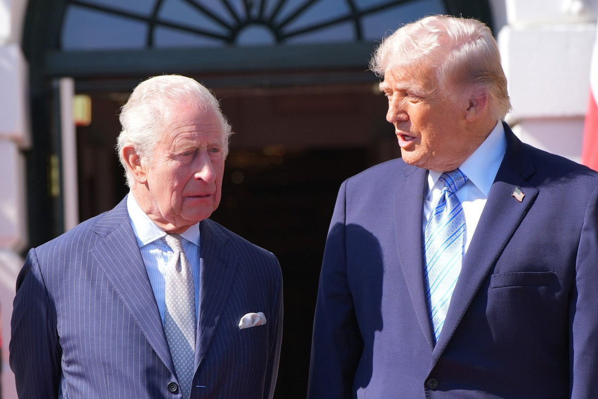President Donald Trump talks with King Charles III at the White House, Monday, April 27, 2026, in Washington. (AP Photo/Alex Brandon).