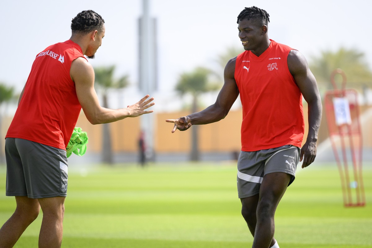 Switzerland's forward Noah Okafor, left, and Switzerland's forward Breel Embolo, right, plays at Rock Paper Scissors during a closed training session of Swiss national soccer team in prepara ...