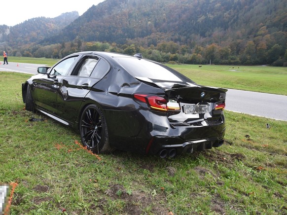 Das beschädigte Auto in Fläsch GR.