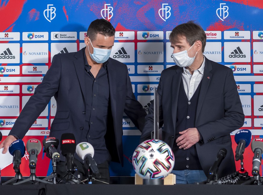 David Degen, links, und Bernhard Burgener, rechts, an einer Medienkonferenz des FC Basel 1893 in Basel, am Mittwoch, 11. Mai 2021. Die Differenzen rund um die Uebertragung der Aktien an der FC Basel H ...