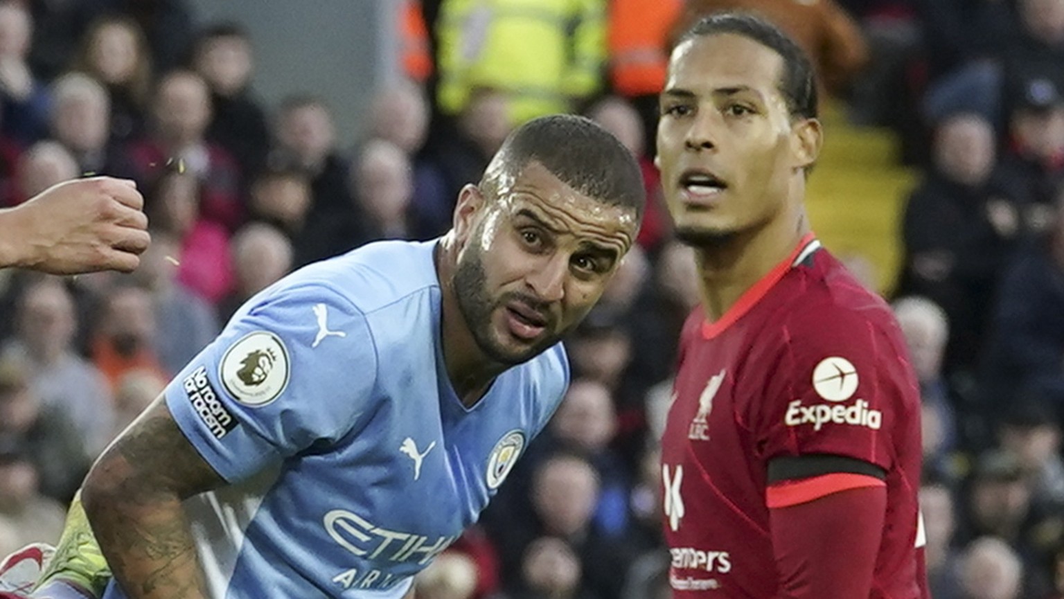 epa09504201 Manchester City&#039;s goalkeeper Ederson (L) in action against Sadio Mane (C) of Liverpool during the English Premier League soccer match between Liverpool FC and Manchester City in Liver ...