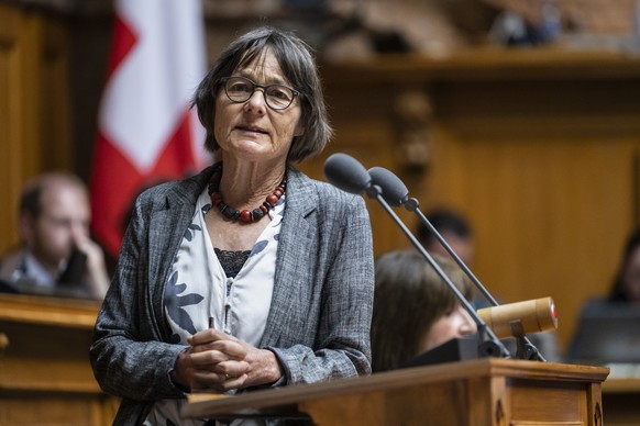 Martina Munz, SP-SH, beantwortet eine Frage, an der Sommersession der Eidgenoessischen Raete, am Donnerstag, 2. Juni 2022 im Nationalrat in Bern. (KEYSTONE/Alessandro della Valle)