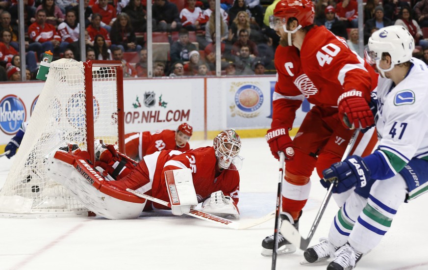 Keine Chance für Red-Wings-Goalie Howard beim 2:0 durch Bärtschi.&nbsp;