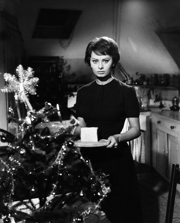 THE KEY, Sophia Loren, 1958 thekey1958-fsct08thekey1958-fsct08 Courtesy Everett Collection ACHTUNG AUFNAHMEDATUM GESCHƒTZT PUBLICATIONxINxGERxSUIxAUTxONLY Copyright: xCourtesyxEverettxCollectionx SIJA ...