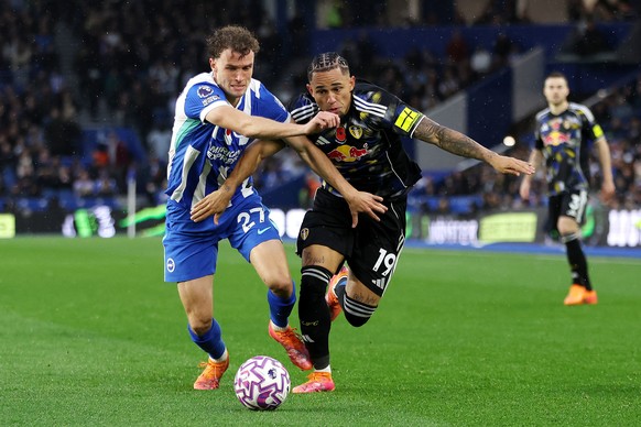 Brighton and Hove Albion&#039;s Mats Wieffer, left, and Leeds United&#039;s Noah Okafor in action during the English Premier League soccer match between Brighton and Hove Albion and Leeds United in Br ...