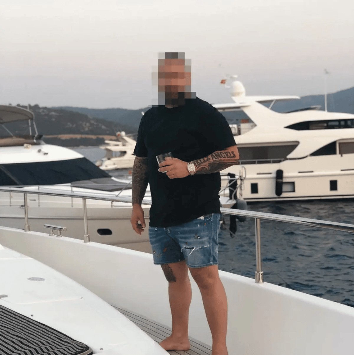 La probable montre de Yakin portée par un membre des Hells Angels