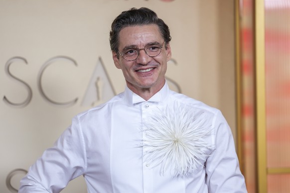 epa12823807 Chilean actor Pedro Pascal arrives on the red carpet ahead of the 98th annual Academy Awards ceremony at the Dolby Theatre in the Hollywood neighborhood of Los Angeles, California, USA, 15 ...