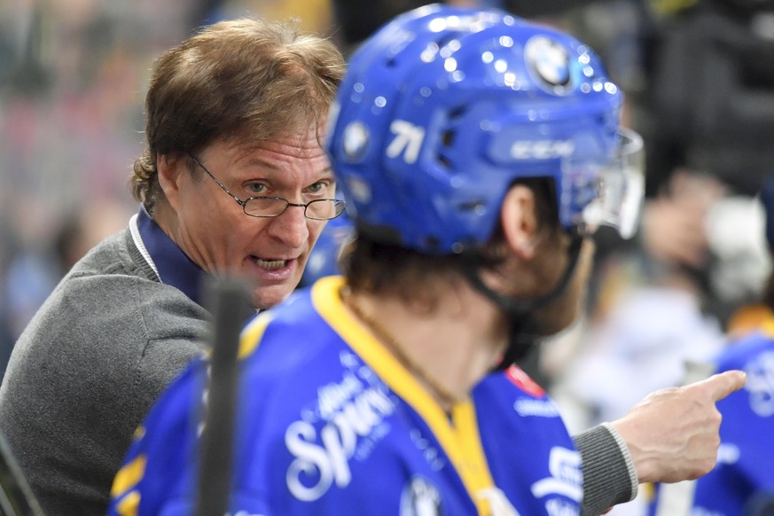 Davos Cheftrainer Arno Del Curto, beim zweiten Playoff-Halbfinalspiel der National League A zwischen dem HC Davos und EV Zug, am Donnerstag, 23. Maerz 2017, in der Vaillant Arena in Davos. (KEYSTONE/G ...