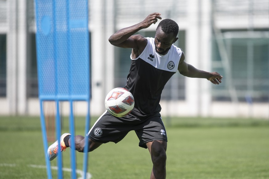 Neuzugang Ousmane Doumbia und die Spieler des FC Lugano nehmen das Training fuer die neue Saison 2022/23 am Freitag, 17. Juni 2022, in Lugano wieder auf. (KEYSTONE/Ti-Press/Pablo Gianinazzi)