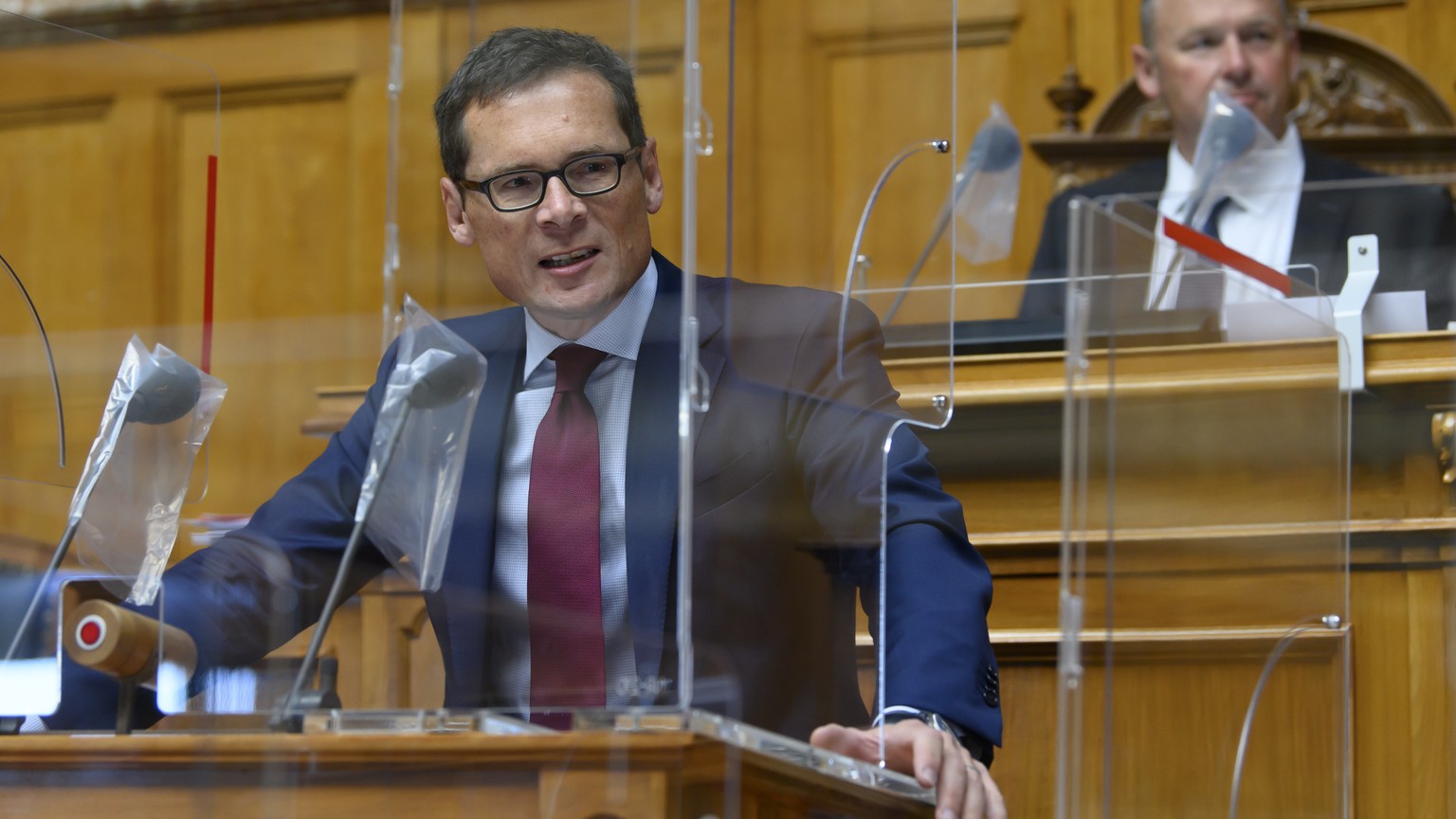 Roger Koeppel, SVP-ZH, spricht vor Nationalratspraesident Andreas Aebi, SVP-BE, waehrend der Sommersession der Eidgenoessischen Raete, am Dienstag, 15. Juni 2021 im Nationalrat in Bern. (KEYSTONE/Anth ...