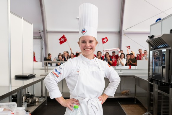 HANDOUT - Celine Maier (Skill 34), Koechin EFZ freut sich ueber den Abschluss am letzten Wettkampftag bei der EuroSkills 2023 in Gdansk, am Freitag, 8. September 2023. (swiss-skills/Michael Zanghellin ...