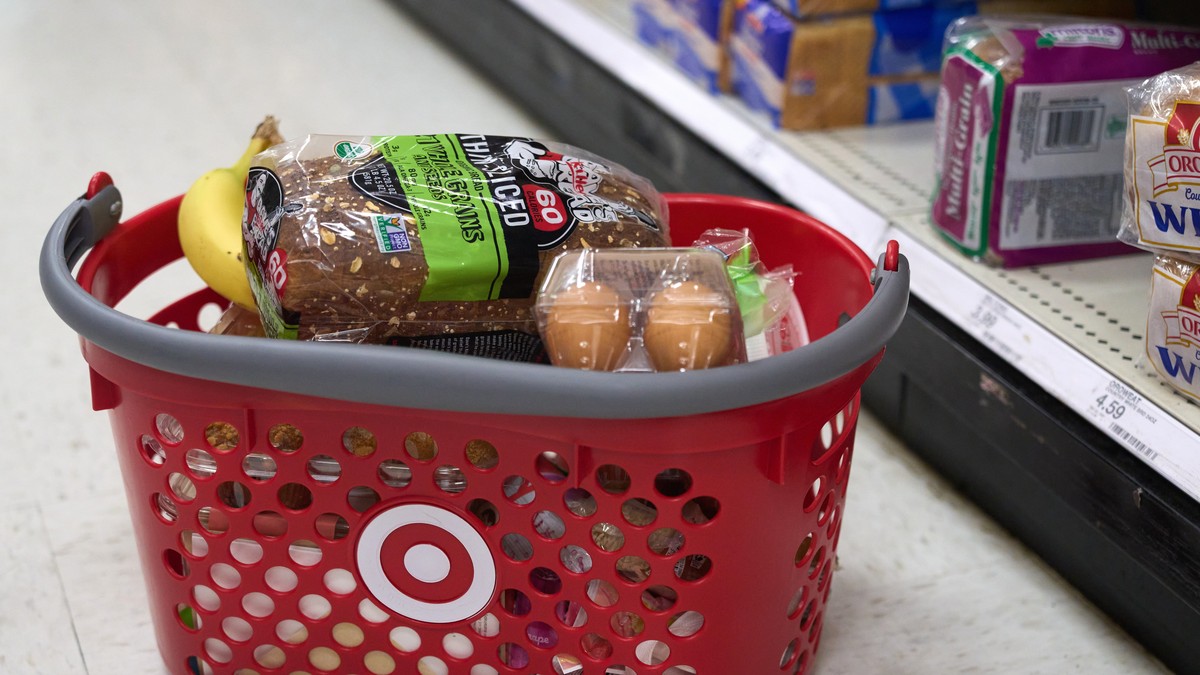 epa11361877 A filled shopping basket sits at a Target store in Los Angeles, California, USA, 22 May 2024. Target posted a year-over-year sales decline and missed Wall Street's earnings estimates  ...