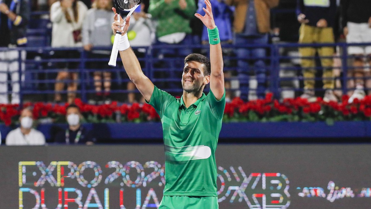 Novak Djokovic bedankt sich nach seinem Sieg beim Publikum für die Unterstützung.
