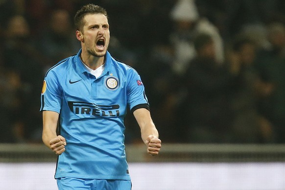 Inter Milan&#039;s Zdravko Kuzmanovic celebrates after scoring against Dnipro Dnipropetrovsk during their Europa League Group F soccer match at the San Siro stadium in Milan November 27, 2014. REUTERS ...