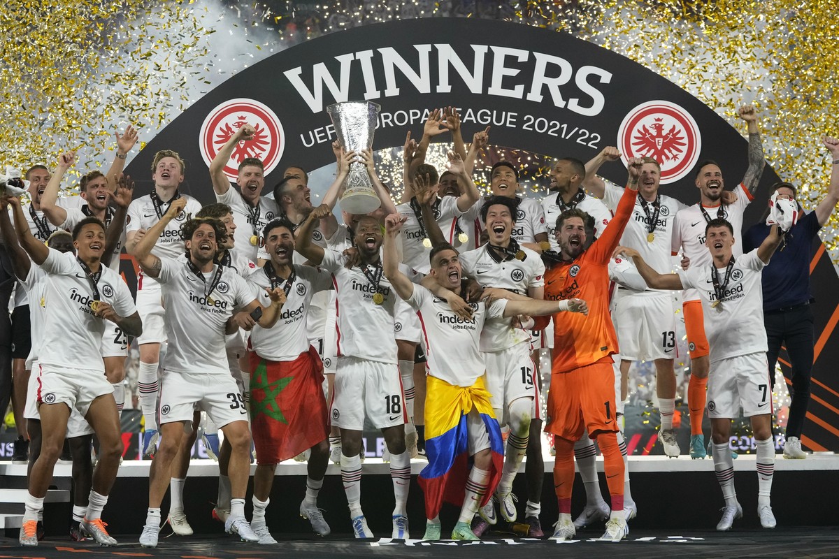 Frankfurt players celebrate with the trophy after winning the Europa League final soccer match between Eintracht Frankfurt and Rangers FC at the Ramon Sanchez Pizjuan stadium in Seville, Spain, Thursd ...