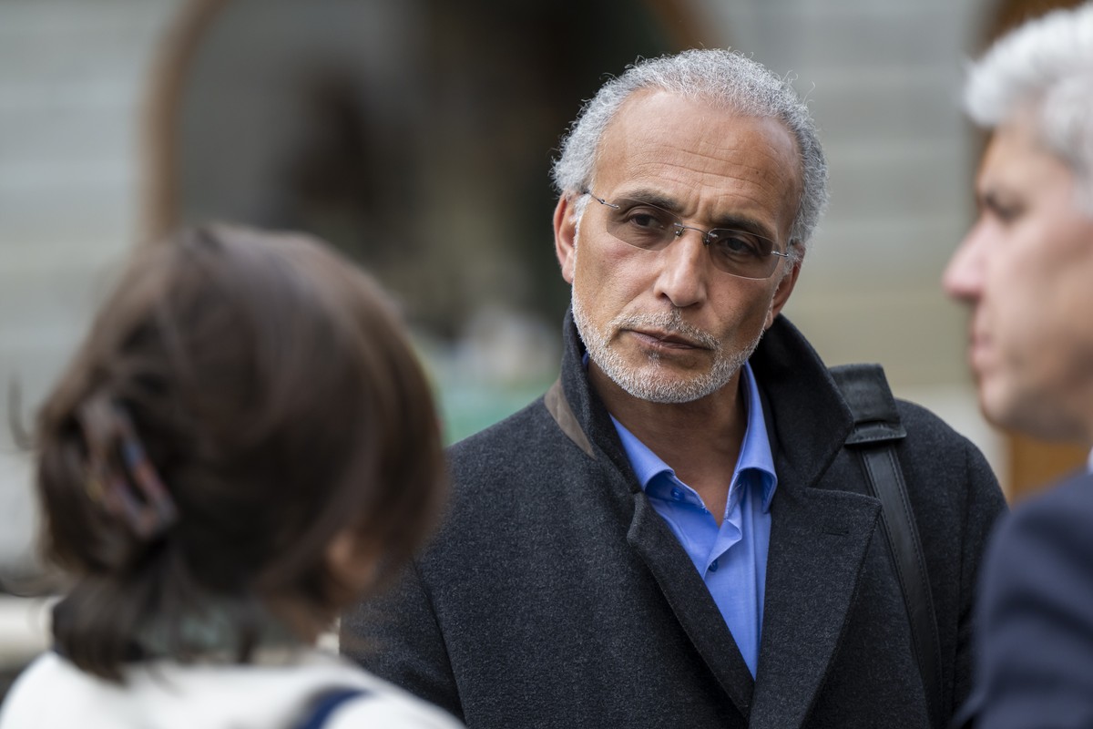 epa11377967 Swiss leading Islamic scholar Tariq Ramadan leaves the Geneva courthouse during his appeal trial for rape and sexual coercion, in Geneva, Switzerland, 29 May 2024. The court had aquitted T ...