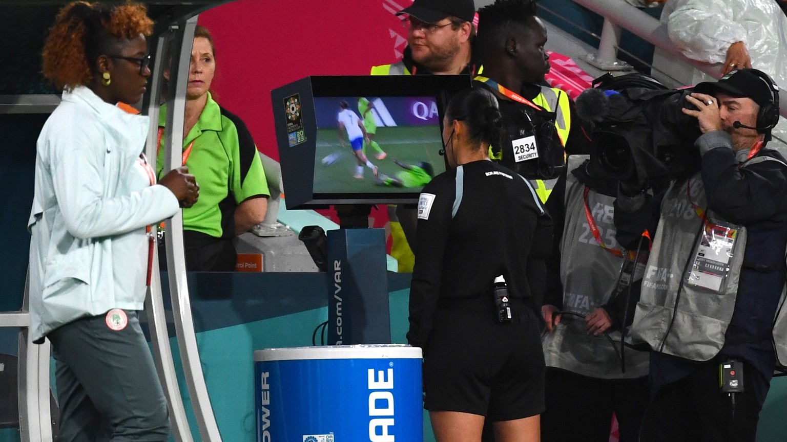 epa10788608 Referee Melissa Borjas reviews play showing Lauren James of England during the FIFA Women&#039;s World Cup 2023 Round of 16 soccer match between England and Nigeria at Brisbane Rectangular ...