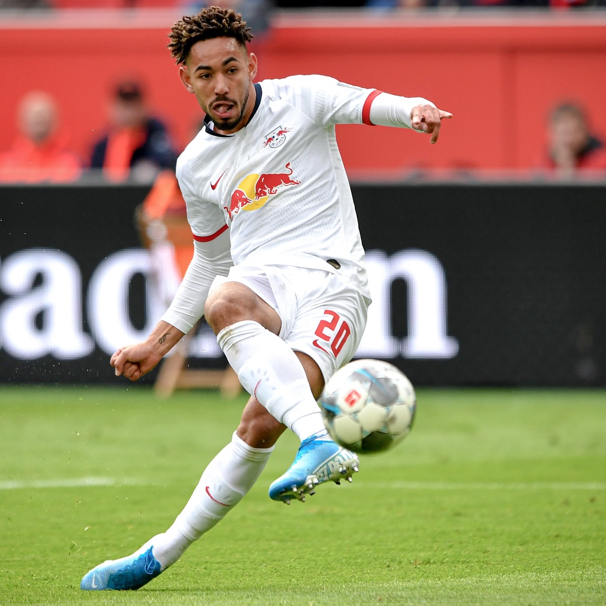 epa07897953 Leipzig's Matheus Cunha in action during the German Bundesliga soccer match between Bayer Leverkusen and RB Leipzig in Leverkusen, Germany, 05 October 2019. EPA/SASCHA STEINBACH CONDI ...