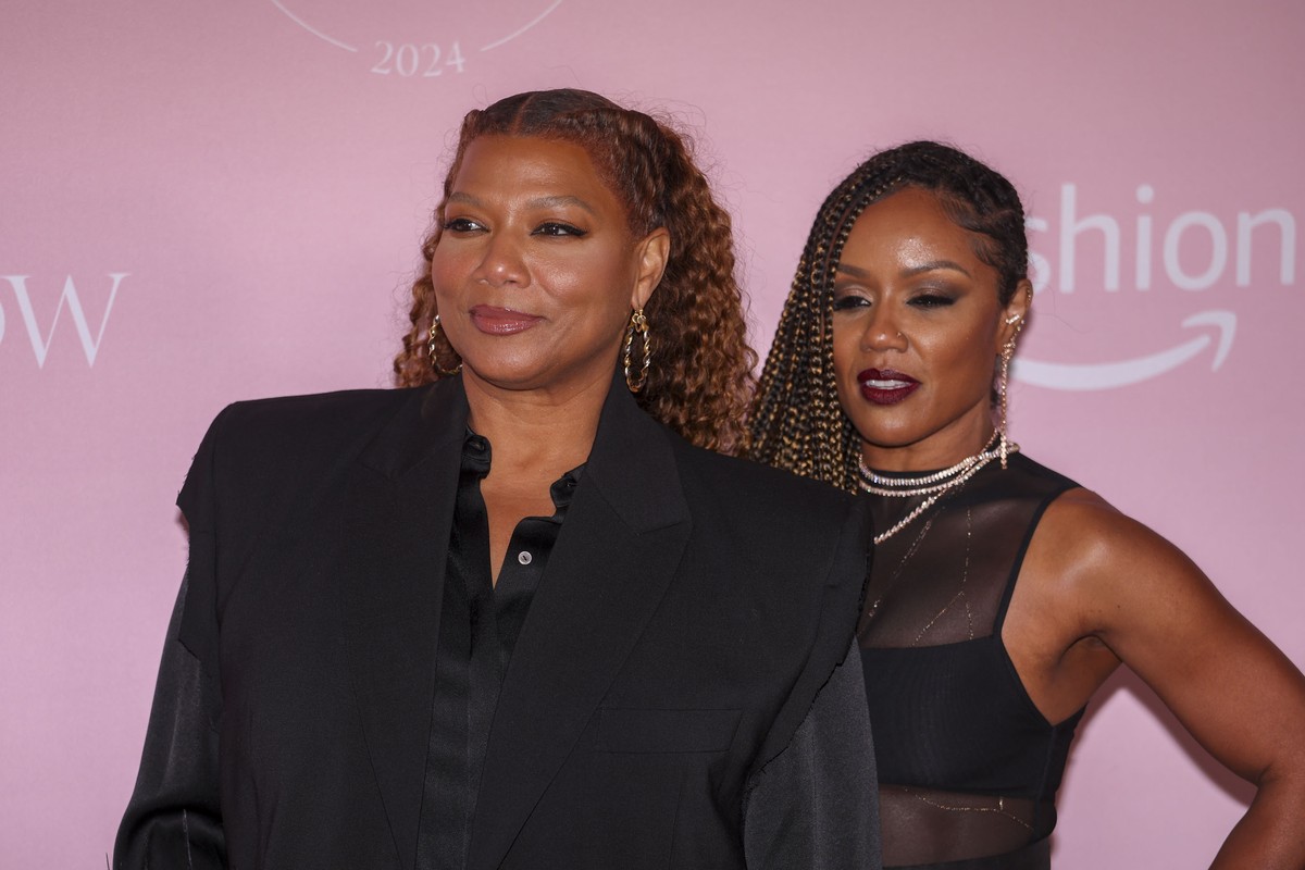 epa11661533 American actor Queen Latifah (L) and partner Eboni Nichols (R) attend the Victoria's Secret Fashion Show pink carpet at the Brooklyn Navy Yard in New York, New York, USA, 15 October 2 ...