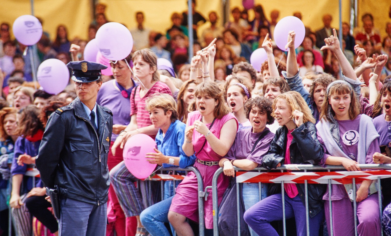 Streikende Frauen am nationalen Frauenstreiktag am 14. Juni 1991 in Bern.