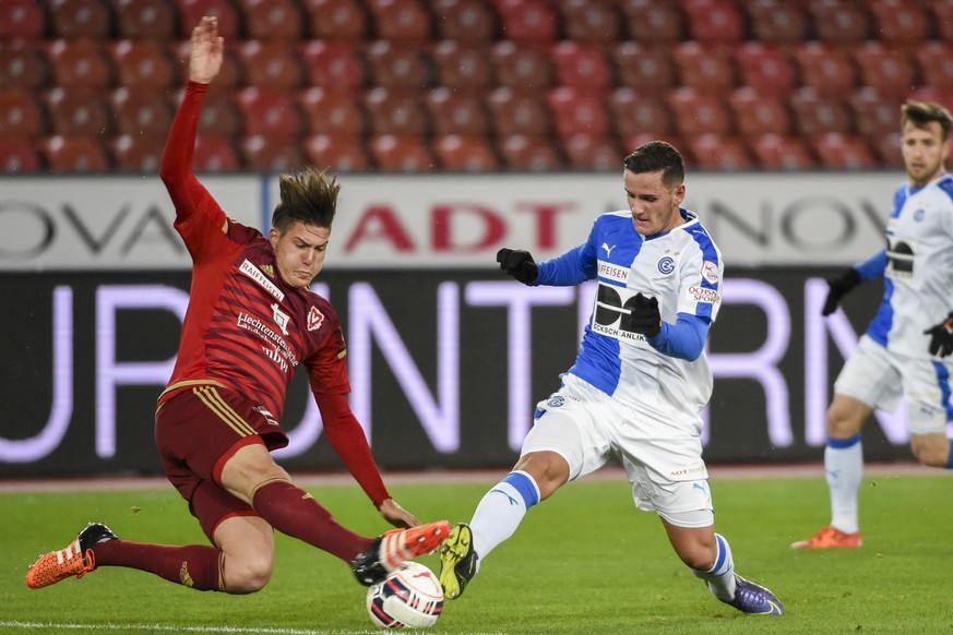 Mario Bühler im Zweikampf mit GCs Shani Tarashaj.