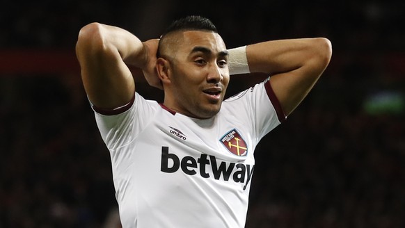 Britain Football Soccer - Manchester United v West Ham United - Premier League - Old Trafford - 27/11/16 West Ham United&#039;s Dimitri Payet looks dejected after a penalty appeal is not given Action  ...