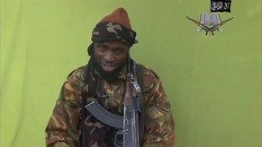 Boko Haram-Chef Abubakar Shekau spricht im undatierten Video der Rebellengruppe.