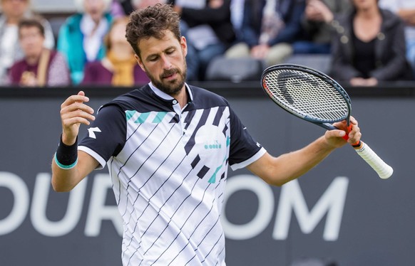 epa07645658 Robin Haase of the Netherland in action Cristian Garin of Chile during their Round of 16 match at the Rosmalen Tennis tournament in Rosmalen, Netherlands, 13 June 2019. EPA/KOEN SUYK