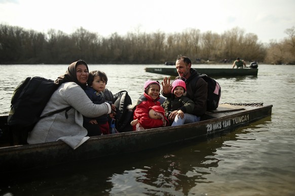 Migrants use an inflatable boats as they attempt to enter Greece from Turkey by crossing the Maritsa river (Evros river in Greek) near the Pazarkule border gate in Edirne, Turkey, Sunday, March. 1, 20 ...