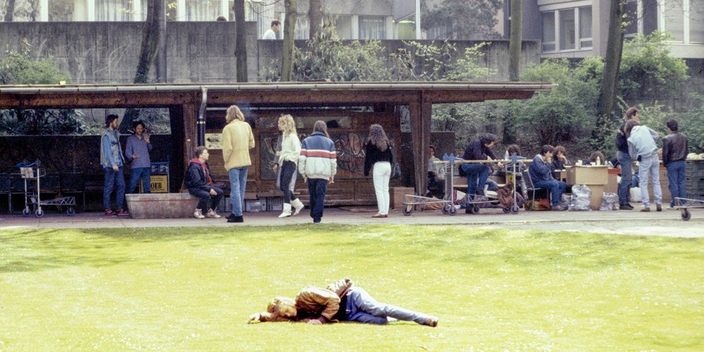 Die offene Drogenszene im Kocherpark in Bern 1992.