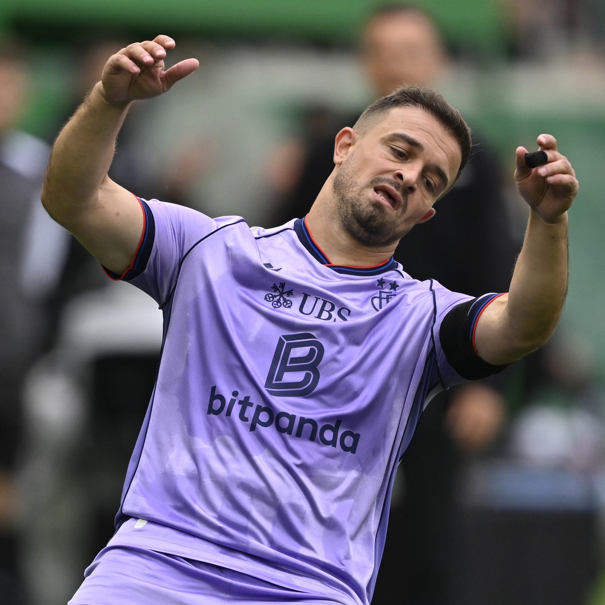 Xherdan Shaqiri (FCB) reagiert im Fussball Meisterschaftsspiel der Swiss Super League zwischen dem FC St. Gallen (St. Gallen) und dem FC Basel (FCB), am Samstag, 26. Juli 2025, im kybunpark in St. Gal ...