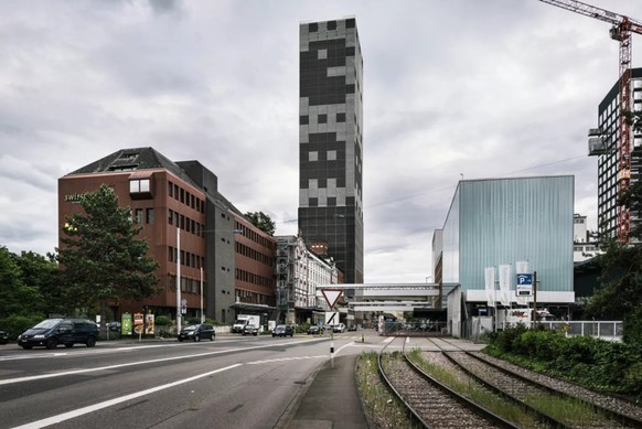 Exklusiv: Das sind die 12 PlÃ¤ne, um den hÃ¤sslichsten Turm ZÃ¼richs zu verschÃ¶nern
Nix da mit kleinkariert. Fette Pixel fÃ¼r den Swissmill Tower