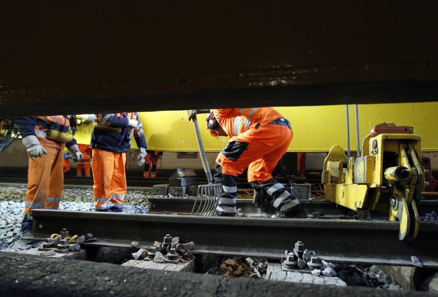 Gleisarbeiter dürften in naher Zukunft noch mehr auf dem SBB-Schienennetz anzutreffen sein.