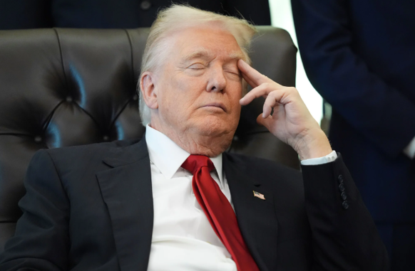 trump sleeping oval office