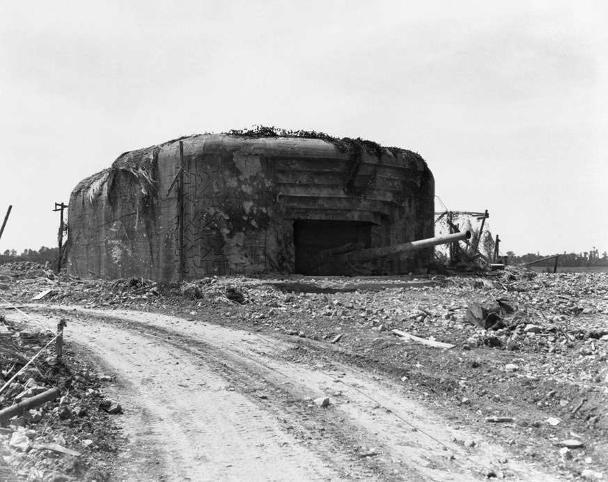 WWII: D-DAY, 1944. German concrete gun battery on the Normandy coast, which was bombed by Allied aircraft during the Allied invasion of Normandy. Photograph, June 1944. PUBLICATIONxNOTxINxUSAxCANxUKxF ...