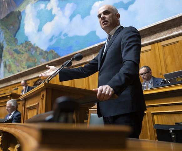 Bundesrat Alain Berset spricht waehrend der Debatte um die BVG-Reform, waehrend der Fruehlingssession der Eidgenoessischen Raete, am Dienstag, 28. Februar 2023, in Bern. (KEYSTONE/Peter Klaunzer)