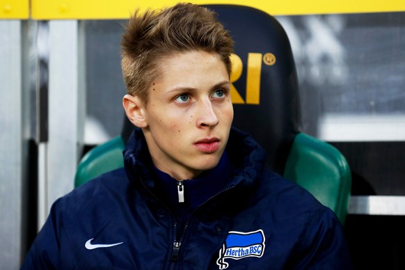 epa05890796 Berlin&#039;s Palko Dardai, son of Berlin&#039;s head coach Pal Dardai, sits on the bench during the German Bundesliga soccer match between Borussia Moenchengladbach and Hertha BSC Berlin  ...