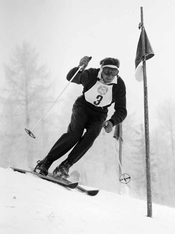 Ski racer Georges Schneider in the slalom at the Winter Olympics in Cortina d'Ampezzo, photographed on January 31, 1956. (KEYSTONE/PHOTOPRESS-ARCHIVE/Str) (autotranslated)

Der Skirennfahrer Geor ...
