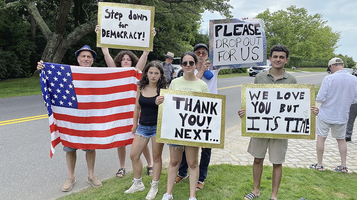 Les appels à l'abandon se multiplient pour Joe Biden, même parmi ses fidèles électeurs.